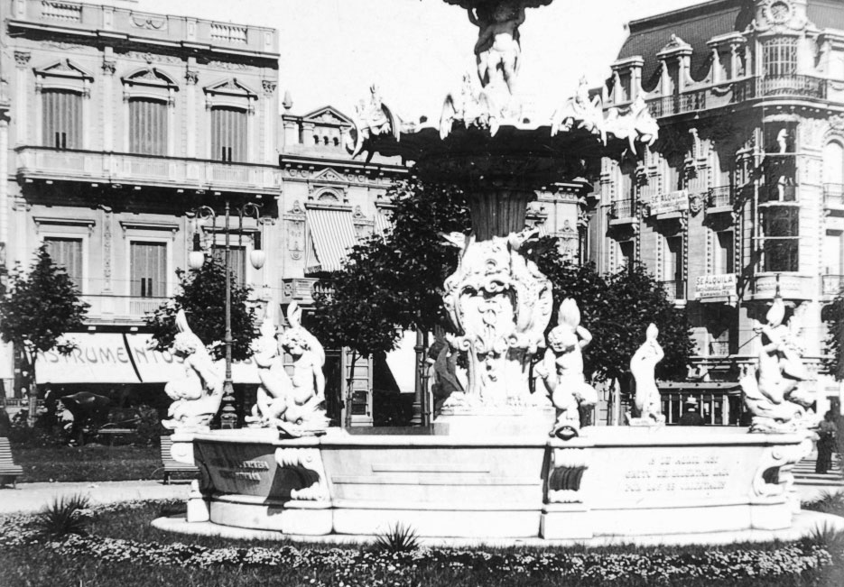 Fuente de Plaza Matriz a comienzos del siglo XX. Gentileza CDF de Montevideo