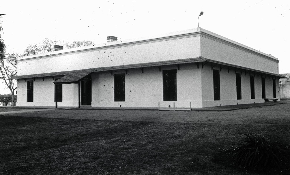 Vista exterior de Casa 1, actual Casa del Agua. Aguas Corrientes, década de 1980