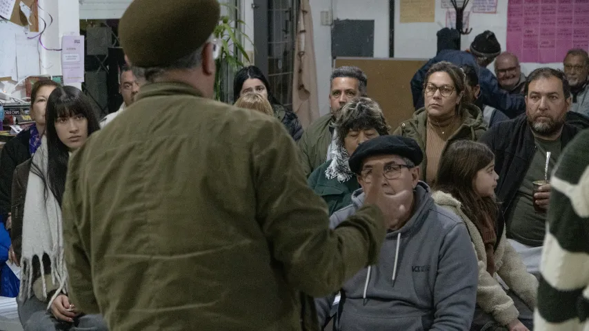 Charla con vecinos en Pando