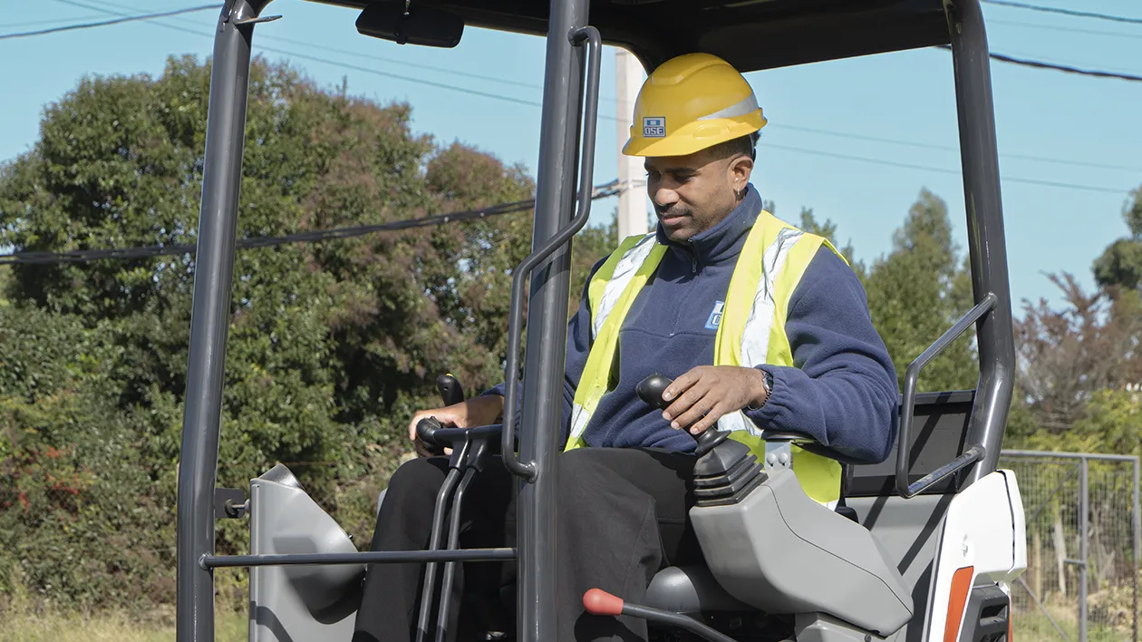 Capacitación para operar miniexcavadoras